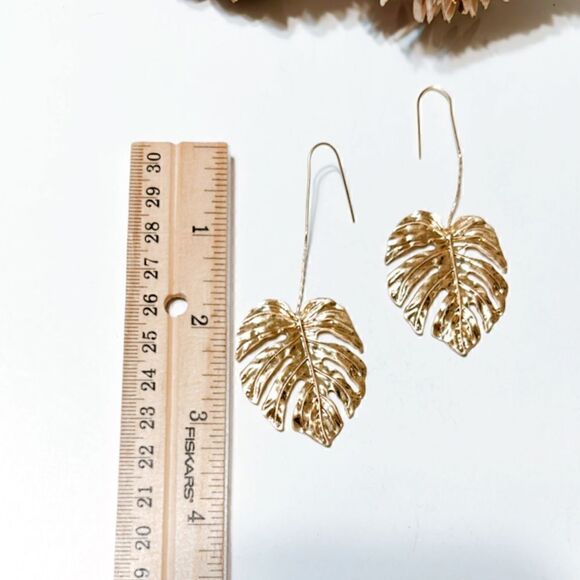 Gold leaf drop earrings M117 - Picture 5 of 6